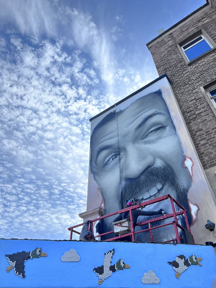 <a href="/zabouartist/">ZABOU</a> flying high above <a href="/AngusArt85/">Angus</a> ducks 🦆 paint for the next few days <a href="/HenAndChicken/">Hen&Chicken-Bristol</a> #Upfest2022