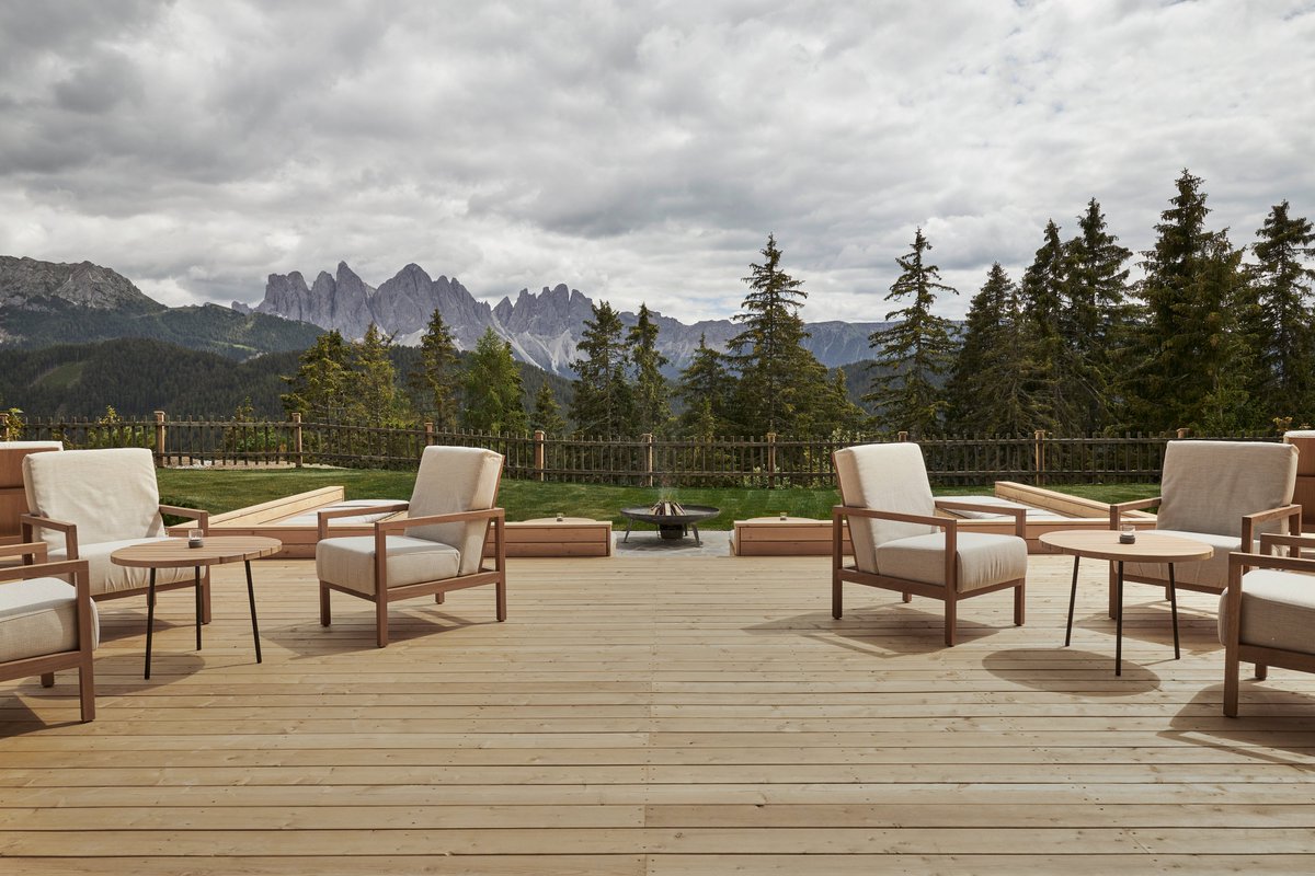 dolomiticlass's tweet photo. Your #summer in the #Dolomites☀️

Rooms available in June, July and August in this beautiful #hotel🤩

Find out: https://t.co/GEGtRxIQuP

#forestis #dolomiticlass #luxurytravel #bressanone #dolomiti https://t.co/t1oikvJgxf