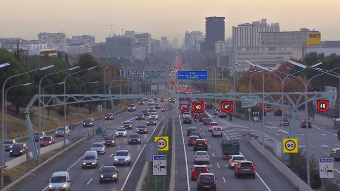 3CatInfo's tweet photo. 4 euros per circular per Barcelona: la proposta de peatge urbà d'entitats ecologistes https://t.co/mvxlXJ1WoU https://t.co/z7lJx6w51F