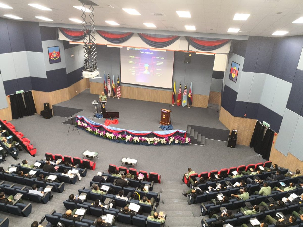 MAFSC_'s tweet photo. MAFSC CDS and HTD Welcoming the MCSC 51/2022 to Semester 2.
#mafsc
#malaysianarmedforces
#mindefmalaysia
#malaysianarmy
#malaysianairforce
#puspahanas https://t.co/wX3zUzCqnb