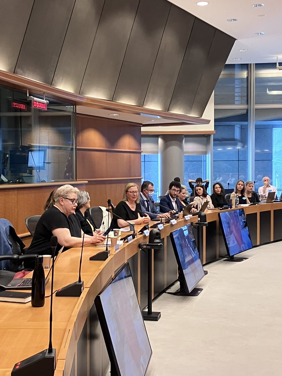 EAEA2020's tweet photo. Agency of learners, #learnervoice, how can learners shape their own approaches and learning -food for thought for the next meetings of #LLLinterestgroup, says @gina_ebner summarising the discussion on #values @lllplatform #lifelonglearning https://t.co/0lZG08FC3d