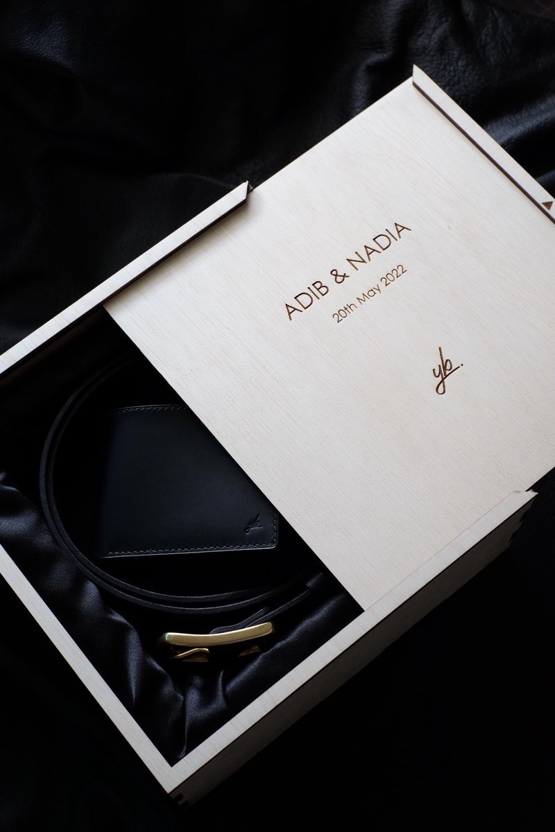 diyananax's tweet photo. Selalu dpt order leather wallet &amp; belt utk hantaran. Tapi susah nak dpt proper box (or at least nice display box for dulang). 

Then we decided to custom this wooden box with custom engraving, reusable &amp; recyclable! 

I hope the client will love it, because we love it too :) https://t.co/LbCMcDoc0Q