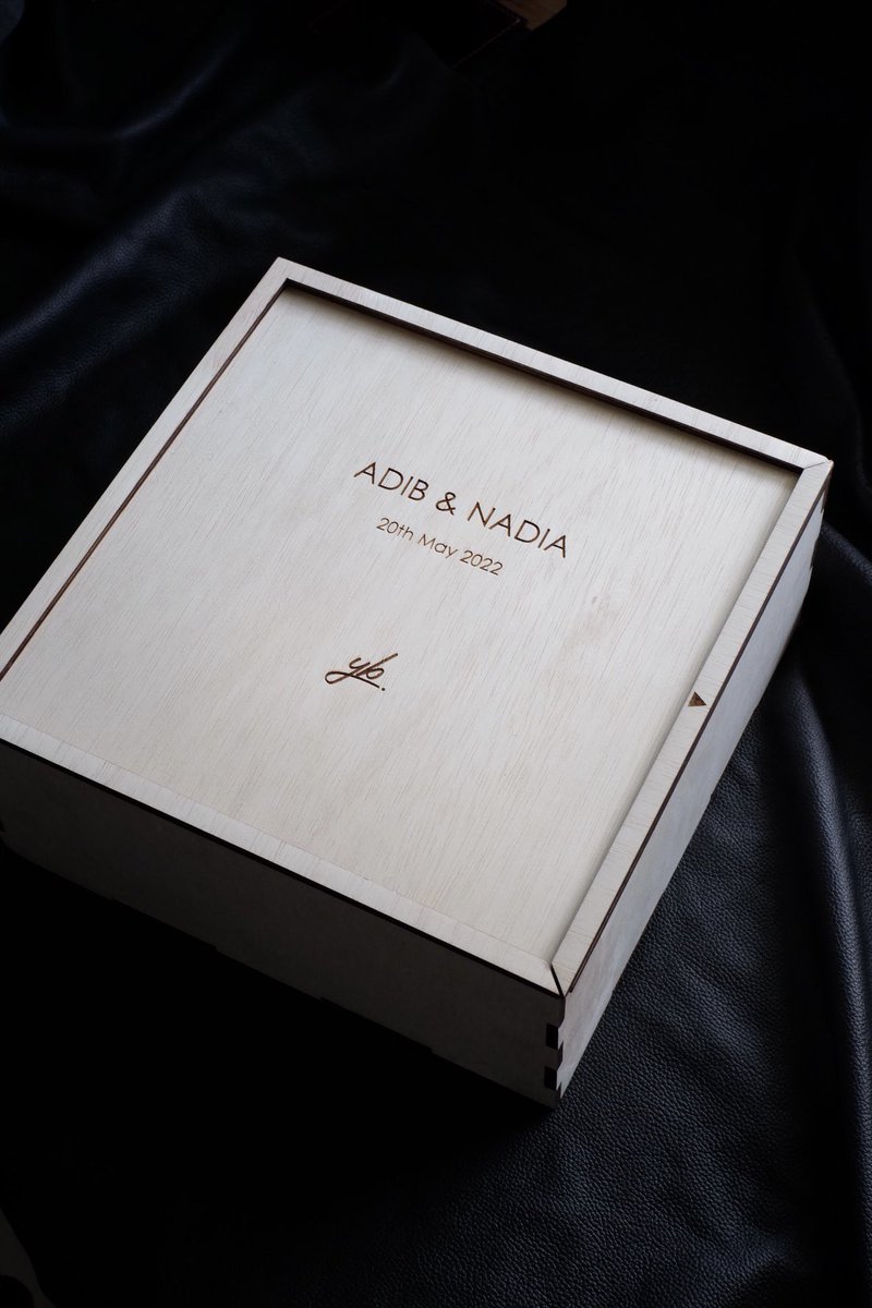 diyananax's tweet photo. Selalu dpt order leather wallet &amp; belt utk hantaran. Tapi susah nak dpt proper box (or at least nice display box for dulang). 

Then we decided to custom this wooden box with custom engraving, reusable &amp; recyclable! 

I hope the client will love it, because we love it too :) https://t.co/LbCMcDoc0Q