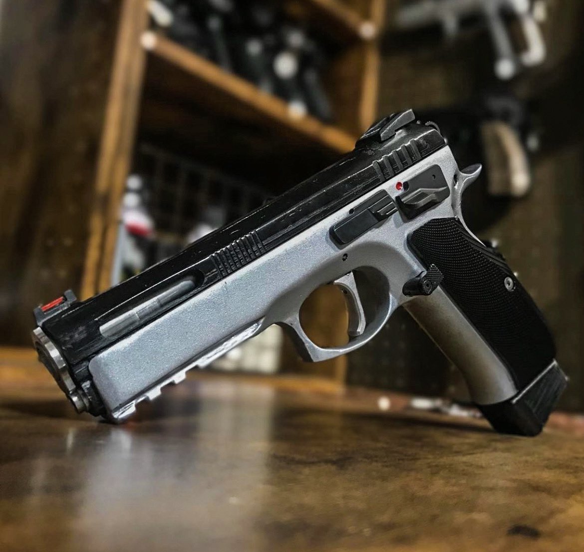 janedoe_cz75's tweet photo. carbon8  CZ75ベース

CZ75 SP-01 SHADOW風カスタム
バレルブッシングがお気に入り😌

※フルプラ

#cz #czusa #czub #Ceskazbrojovka #カッコいいCZ #czguns #czfanatics #iknowCZ  #czsp01 #cz75 

#カボ8なんかくれ
#ちゑす科ずぶろよふ課 https://t.co/oMAd2e8cdS