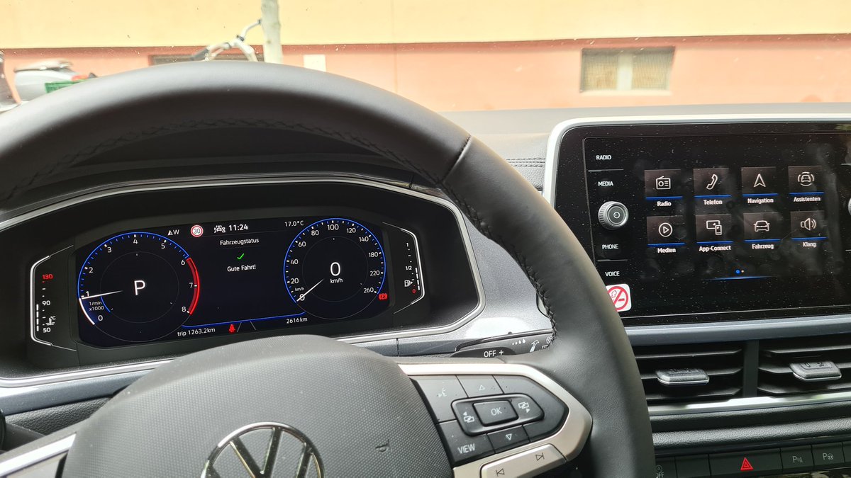 Dolmetschbar's tweet photo. Heute bin ich als #Tschechisch-#Dolmetscherin mit einem Mietwagen unterwegs, um schnell von einem Kunden zum anderen zu kommen. #xl8 https://t.co/CGVjQTuRsR