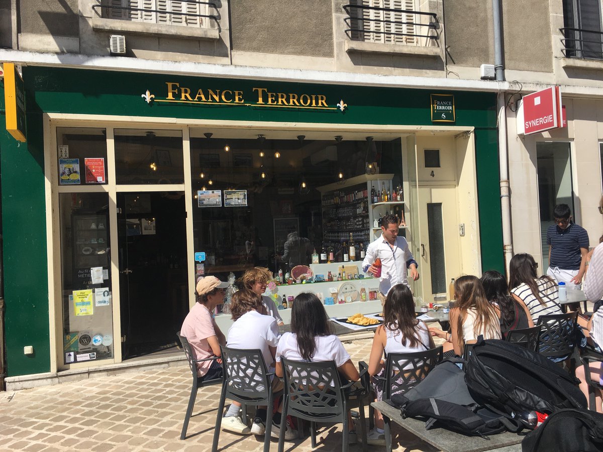craigs_simon's tweet photo. Degustation of the local products. That is homemade lemonade with grenadine #Loire2022 #mslearns @IntSchBrussels @ISB_MS https://t.co/AzaEg0dnAI
