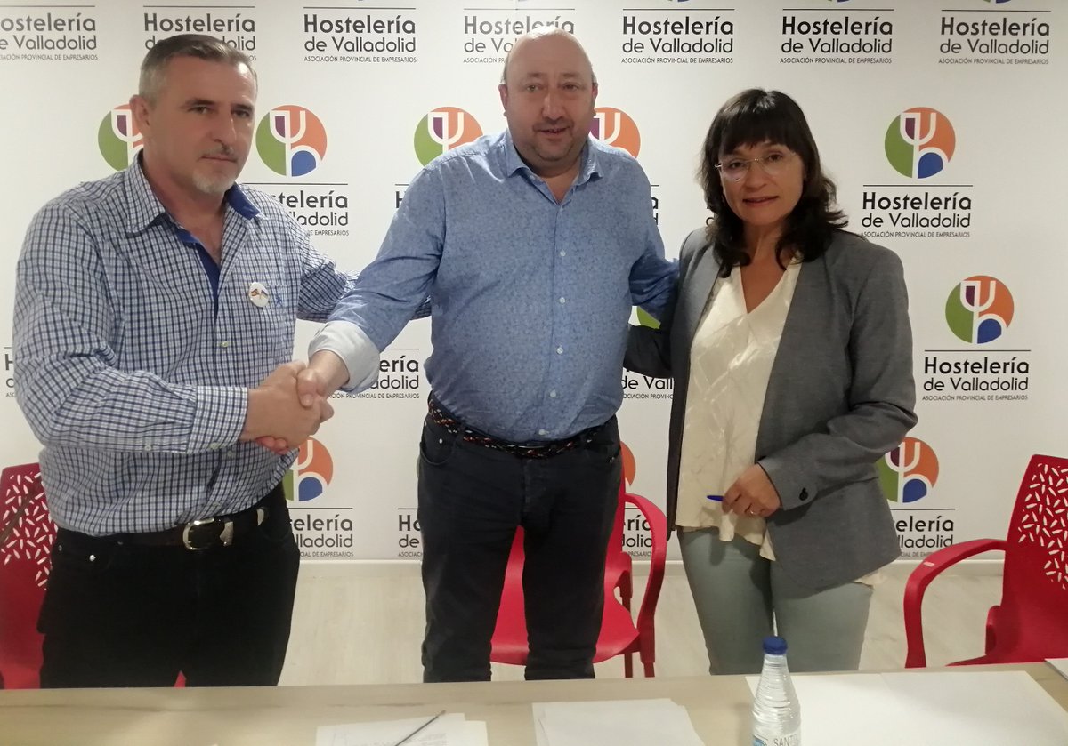 torrecillaja's tweet photo. La hostelería de Valladolid apoya a Ucrania, mediante un convenio de colaboración con “CYL por Ucrania”, una asociación de ayuda al refugiado ucraniano @Apehva @UKR_token @EmbEspKiev https://t.co/il7kKcjRgB