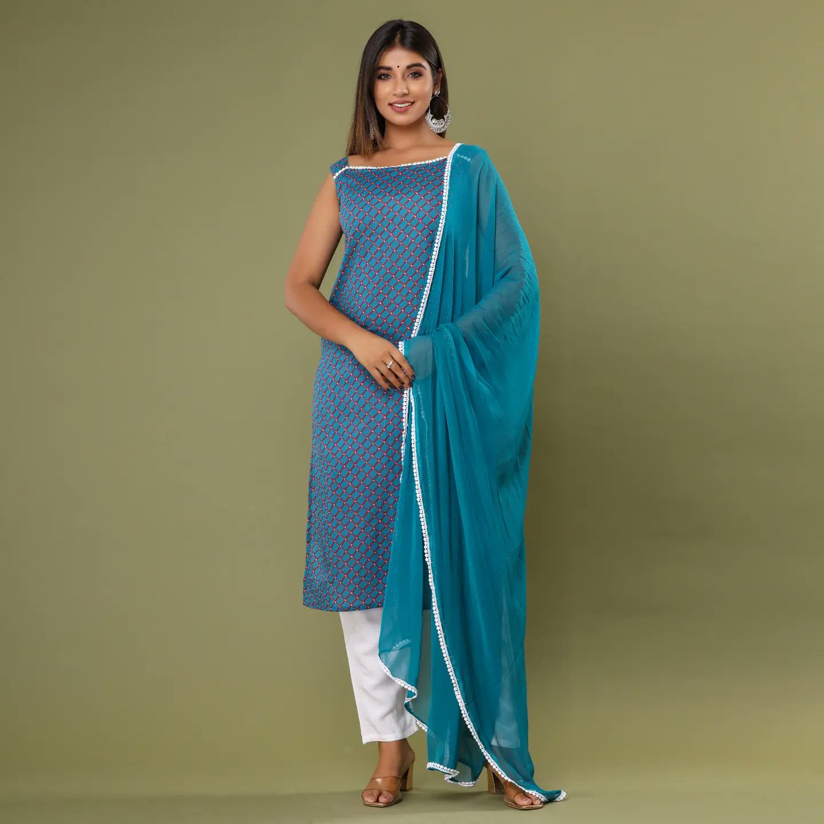 Benelinaaa's tweet photo. For a supremely stylish yet comfortable attire.
It feels like a fresh summer dream with our favorite diva cause in this cotton dress β€
Outfit: @benelinaaa size s
#benelinajaipur #benelinaaa #jaipurdiaries #jaipur #madeinindia #sleevelessdress #summerdress #summersuits https://t.co/8vglADkARJ