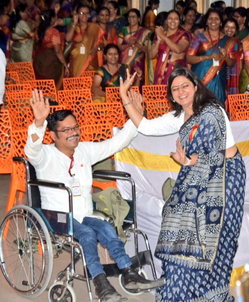 ManuGulati11's tweet photo. Honoured &amp; humbled to be a speaker at National Teachers' Conference,Solapur.

Interacted with 'Active Teachers of Maharashtra' on theme

'Making Classroom Pedagogy Joyful &amp; Real'

Teachers' pedagogy must provide fond memories to students to cherish forever.

Thank you @vikiadsul. https://t.co/db7IEgVZtH