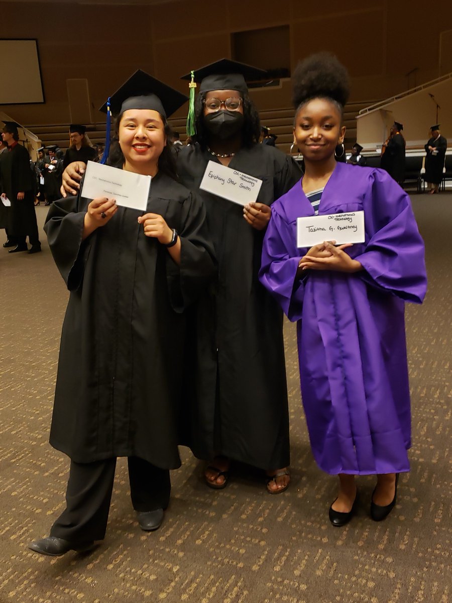 slcruz1961's tweet photo. Mechatronics Gals from NHREC walking in the TNCC Graduation! π₯³π
First in-person graduation since 2019! #WeAreNewHorizons #BoldlyGoing #NewHorizonsCTE #tnccgrad #tnccva https://t.co/KlPE3ObLeV