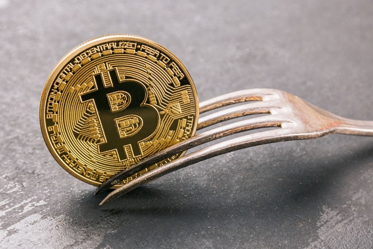 gospelferdinan1's tweet photo. Just like pros like CZ of #Binance and Vitalik of #Ethereum, and non-pros have stated; forking #LUNA won't solve the issue and can't give it value
#Burn the supply and see how it goes. #Dakwon can't be daft and adamant too. Quit the ring dawg!
#ETH #BSC #Terra_Luna #cryptos https://t.co/x9ngovOcmf