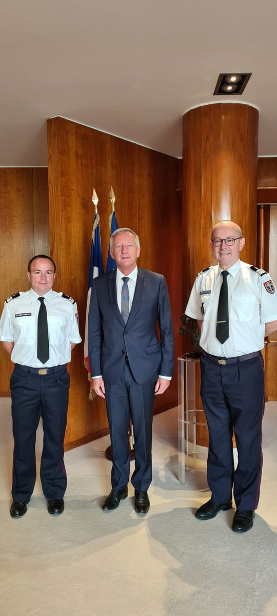 sdis53's tweet photo. À compter du 1er août 2022, le @sdis53 aura le plaisir d'accueillir son nouveau directeur départemental adjoint, le lieutenant-colonel Franck BRIEND. @olivierrichefou @Prefet53
Nous lui souhaitons la bienvenue en #Mayenne. https://t.co/0IzeZnxE0J
