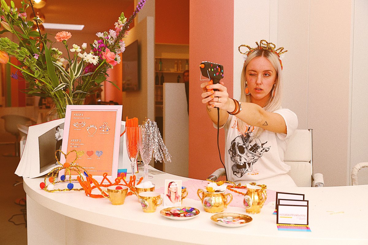 TheLinseyMouse's tweet photo. Happy birthday to Her Majesty Queen Máxima!👸🏼 Throw back to a live customize session at The Color Salons with the concept 'Customer is Queen'. Creating crowns for their customers to wear during  Kingsday &amp; night. Would you wear one?👑  

#koninginmaxima #maxima #customizeartist https://t.co/70sh2nKpUM