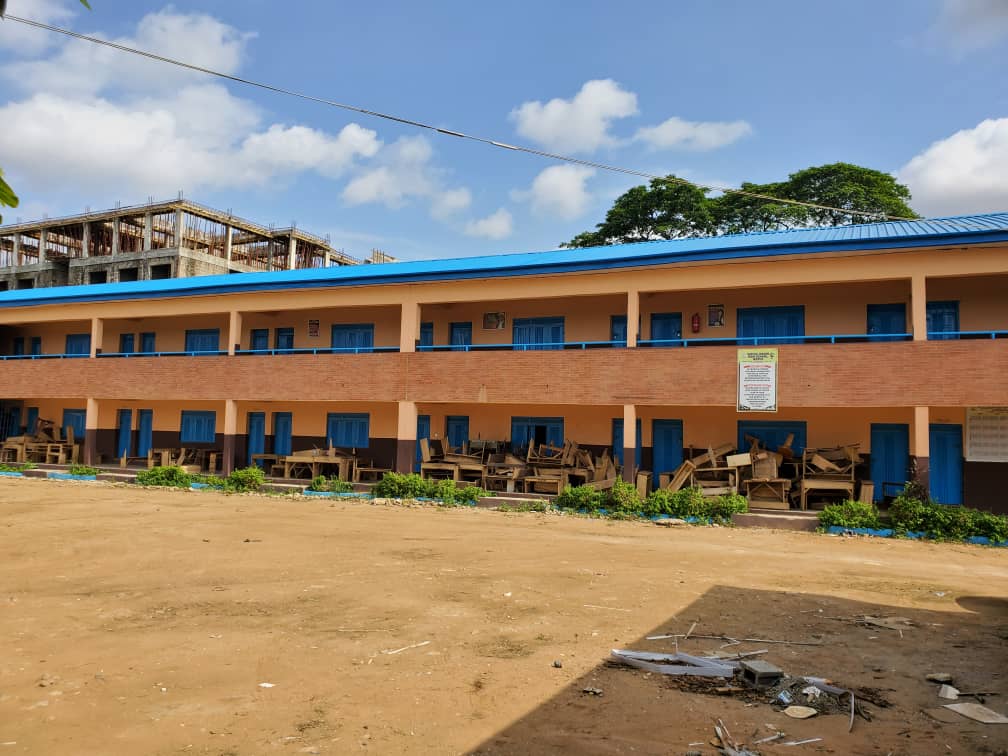 infoLASIAMA's tweet photo. Ikotun Junior high school after renovation. @Mr_JAGs @lagossubeb
#LASG
#LASIAMA
#ForAGreaterLagos https://t.co/ZRZI4iF4xz
