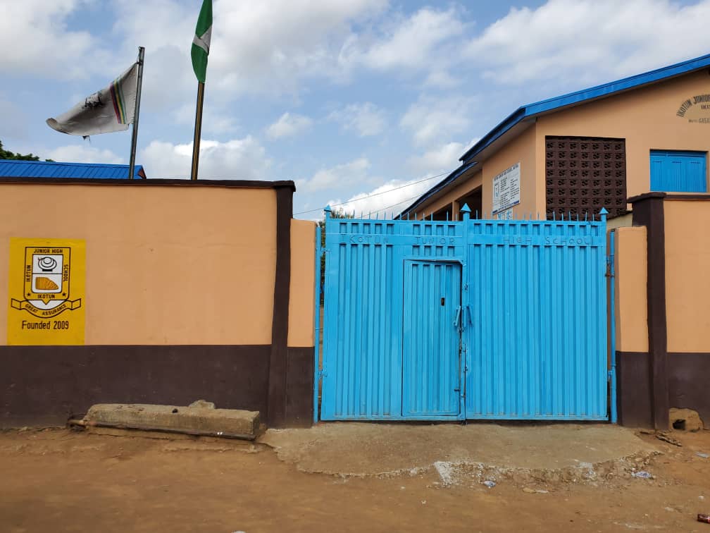 infoLASIAMA's tweet photo. Ikotun Junior high school after renovation. @Mr_JAGs @lagossubeb
#LASG
#LASIAMA
#ForAGreaterLagos https://t.co/ZRZI4iF4xz