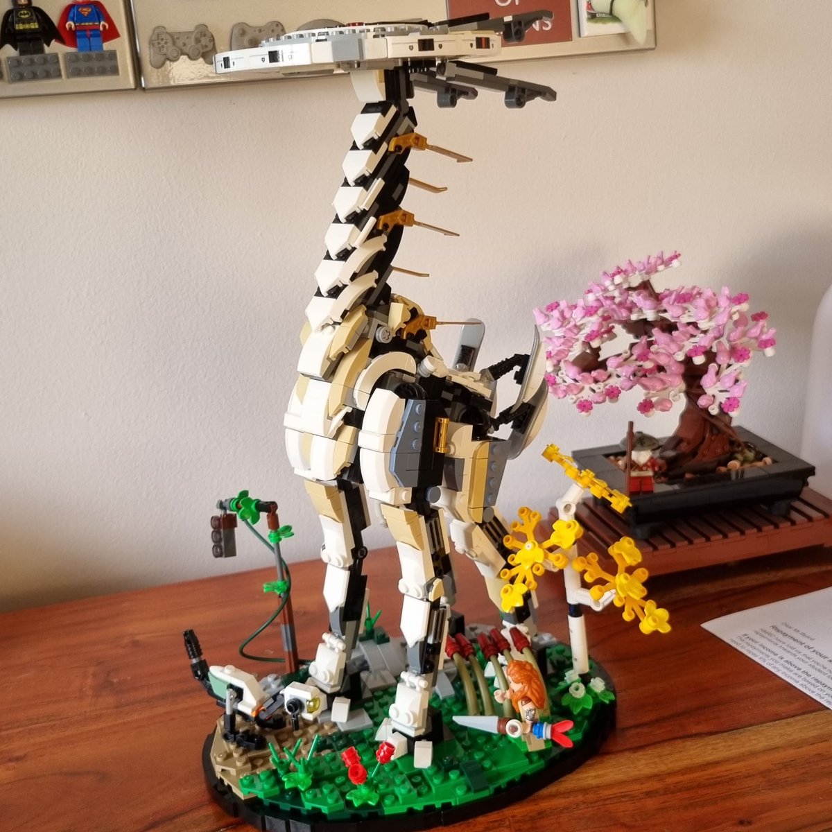 Jonny_Byard's tweet photo. Nearly 4 hours, 1222 pieces and a break for dinner, but I managed to finish it yesterday. This model is amazing and the little touches to the game are incredible. Easily my new favourite Lego set, and not just because of Lego Aloy. 🦕🎮 https://t.co/kHSovDzRxc