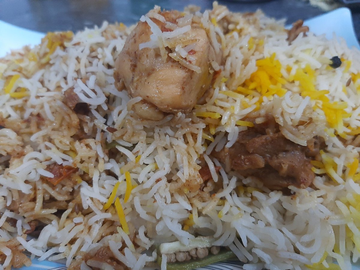 SaddiaMazhar's tweet photo. A Home made Biryani Treat for one and only @nighatdad .
#Freshfromthekitchen.
#SMkitchen https://t.co/XIBqaErgd5
