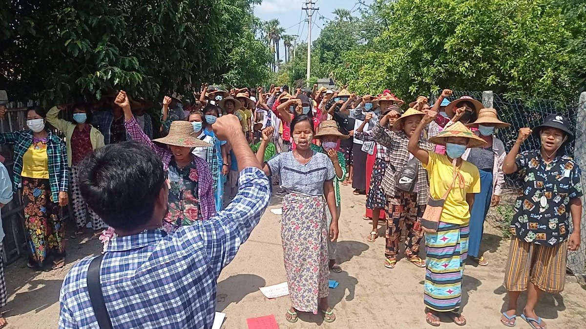 MizzimaNews's tweet photo. “ကြောက်စိတ်ကိုဖျောက် ခြောက်စိတ်ကပ်ကာ စကစ ကိုတွန်းလှန်မည်” ရွာပေါင်းစုံ သပိတ်စစ်ကြောင်း ၄၃၃ ရက်မြောက်ချီတက် 
=============

ဆားလင်းကြီးမြို့နယ် မြောက်ခြမ်းနှင့် ယင်းမာပင်မြို့နယ် အရှေ့ခြမ်းရှိ ရွာပေါင်းစုံ သပိတ် စစ်ကြောင်းသည် ၂၀၂၁ ခုနှစ် မတ်လ ၉ ရက်နေ့မှ စတင်ဆန္ဒပြခဲ့ခြင်း ဖြစ်သည်။ https://t.co/rfFpRAgOD0