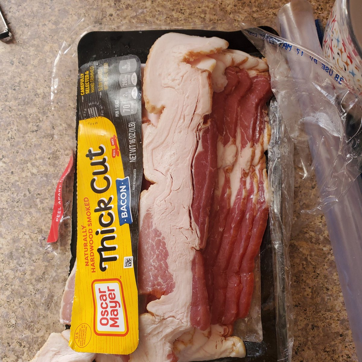 sclark1013's tweet photo. A bit disappointed with my @oscarmayer Thick Cut bacon today. Looks like it was more fat than meat. Tried to salvage it by pulling off the meaty pieces, but it was less than a pan full. 😕🥓 https://t.co/jVzd6xbzvW