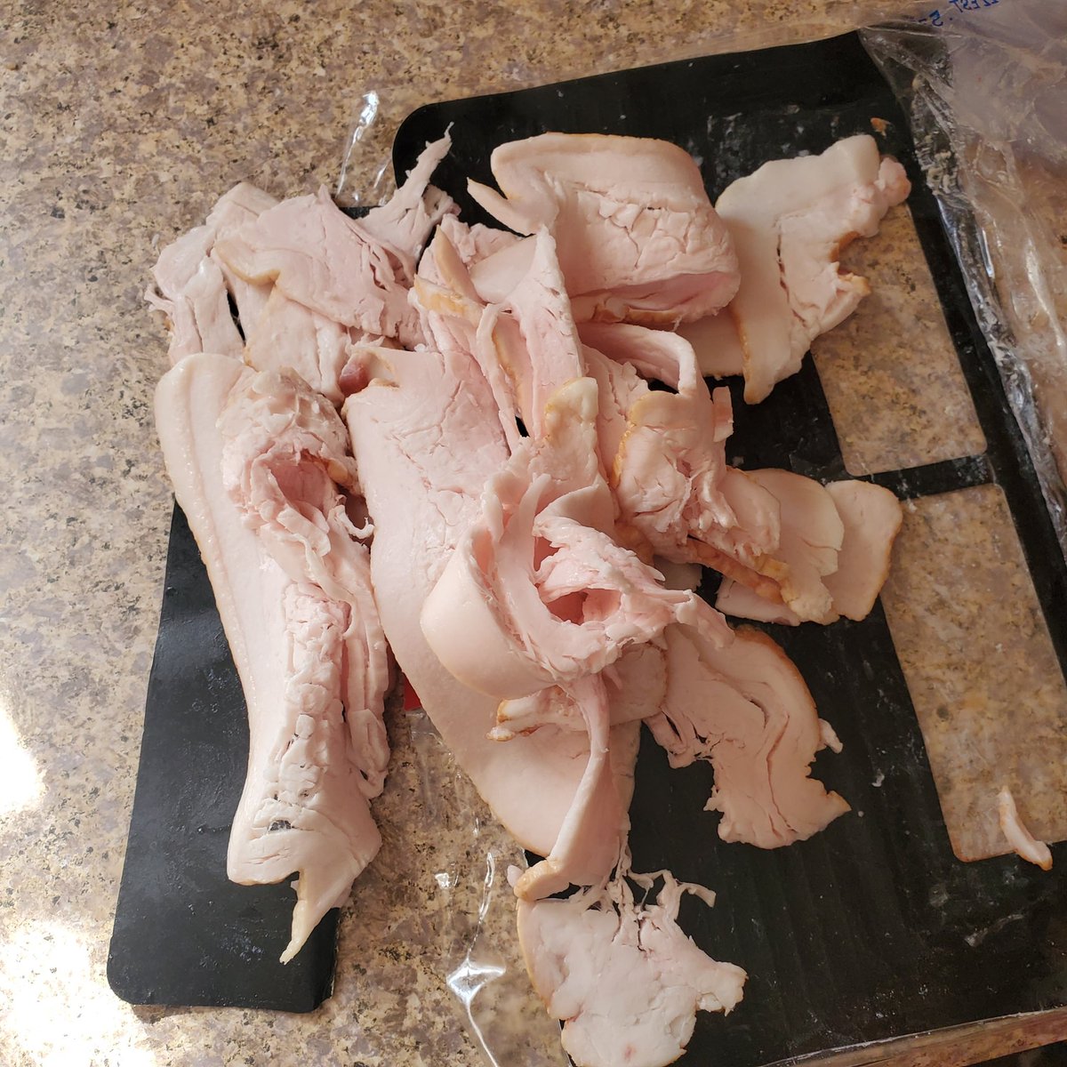 sclark1013's tweet photo. A bit disappointed with my @oscarmayer Thick Cut bacon today. Looks like it was more fat than meat. Tried to salvage it by pulling off the meaty pieces, but it was less than a pan full. 😕🥓 https://t.co/jVzd6xbzvW