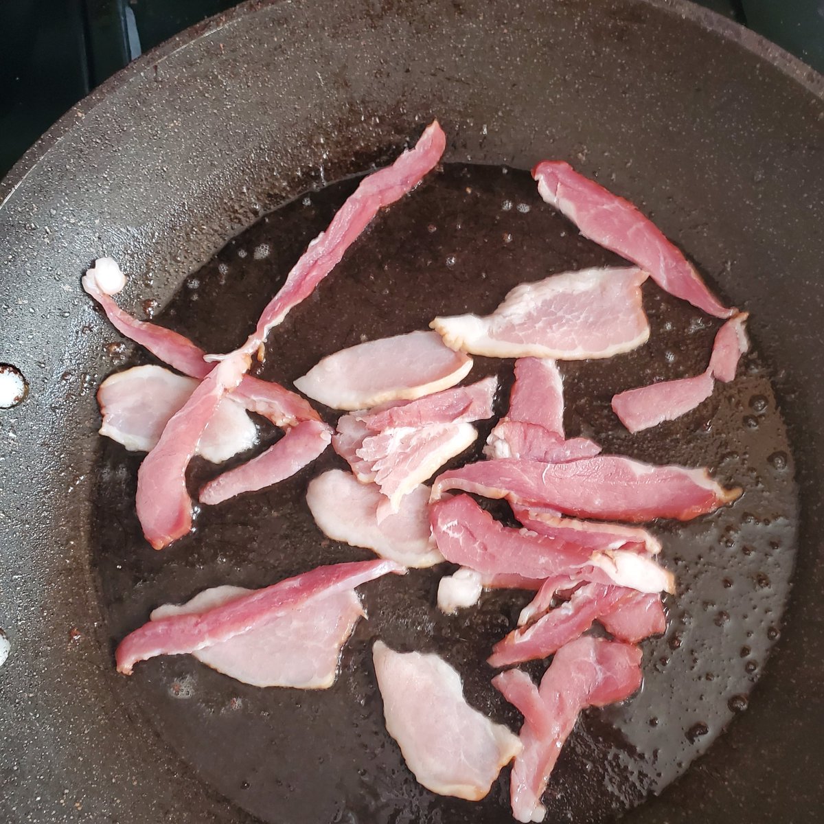 sclark1013's tweet photo. A bit disappointed with my @oscarmayer Thick Cut bacon today. Looks like it was more fat than meat. Tried to salvage it by pulling off the meaty pieces, but it was less than a pan full. 😕🥓 https://t.co/jVzd6xbzvW