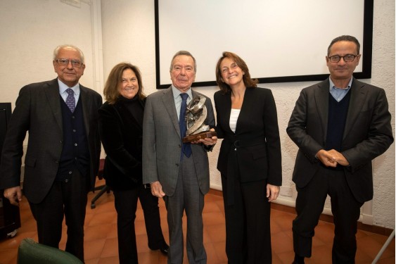 PremioIschia's tweet photo. #PremioIschia2022 📌Domani, #18maggio, si riunisce la Giuria della 43° edizione del Premio Ischia Internazionale di Giornalismo che sceglierà il vincitore della categoria più prestigiosa della nostra manifestazione.
👉🔗https://t.co/bOebxV4dQc https://t.co/2Rp2qsoDHs
