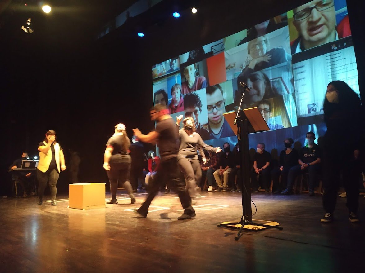 GrupoAMAS's tweet photo. 📕 Y así fue la presentación del libro titulado "La cuarentena que cambió mi vida"
👉👀🎶 Lectura dramatizada de #AMASEscena y #AMASMiusic https://t.co/OQBkKCgIAn