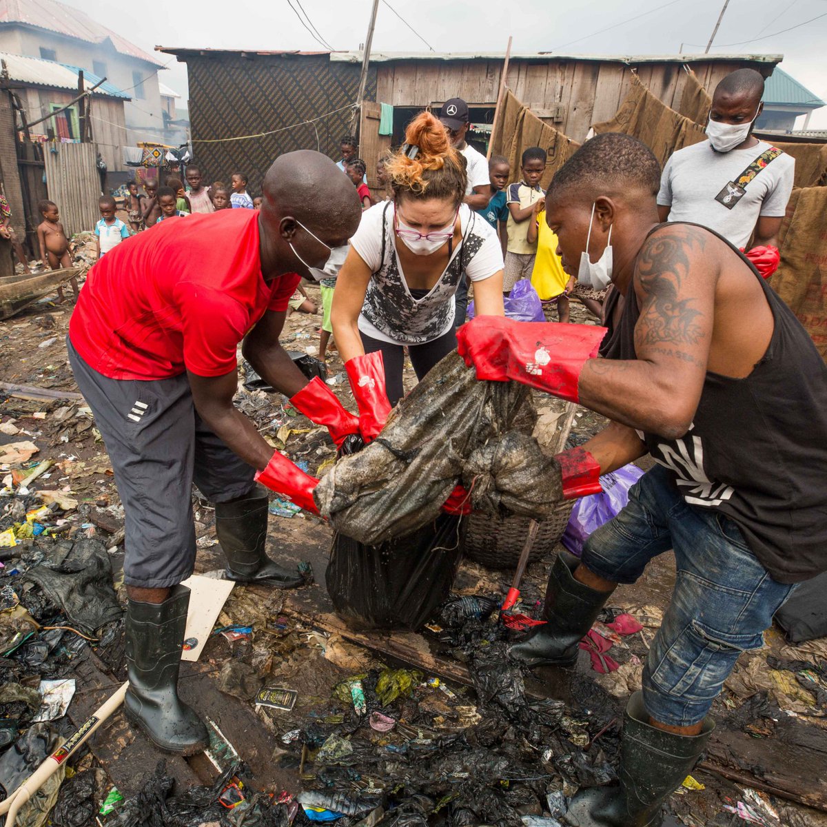 mondo4africa's tweet photo. Today is #WorldRecyclingDay

We won't bother you too much, just take the advantage to remind you the 3 R:

♻️ Reduce
♻️ Reuse
♻️ Recycle

As our volunteers in Makoko, be part of the circular economy, helping to protect our natural resources. 
#mondo4africa 
#recycle https://t.co/prx9qRLg4p