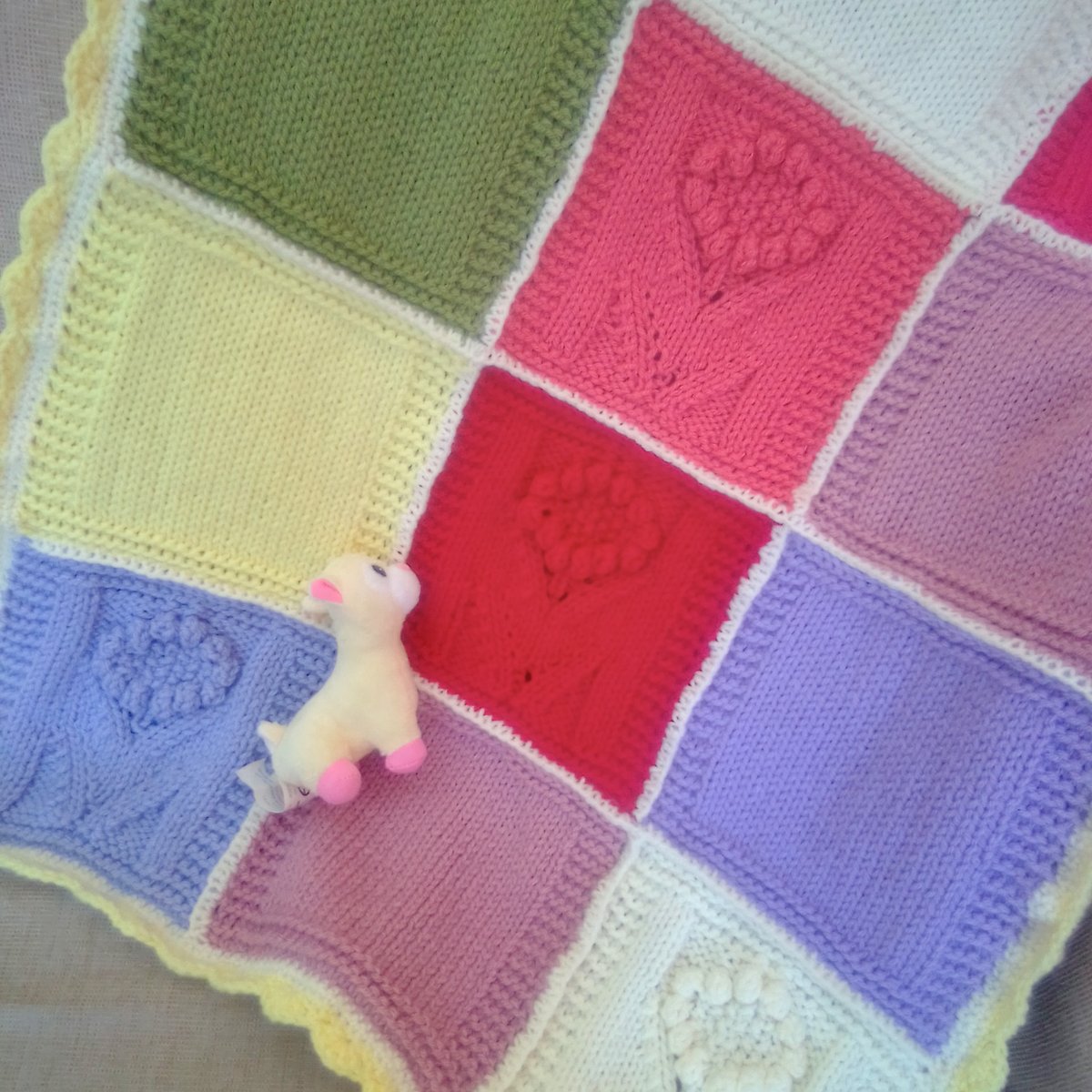 This gorgeous Floral Patchwork Baby Blanket in Chunky Yarn can be made for you in colours of your choice, just let me know which ones. It costs £35 + P&P. folksy.com/items/7916307-… #newonfolksy #folksy365 #creationsfortinytots #blanket #chunkyblanket #floralblanket #babyshowergift