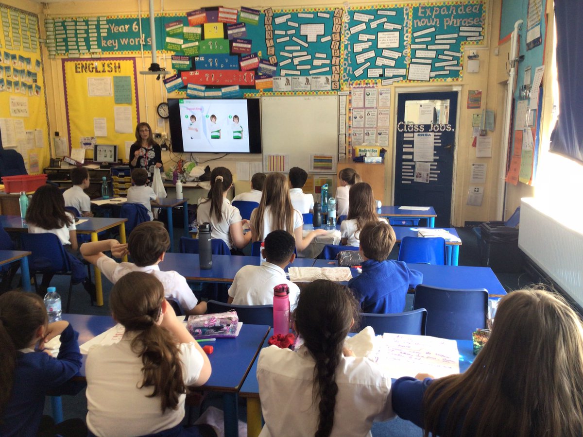 HollyfieldPri's tweet photo. Year 6 are really enjoying having First Aid training today and learning invaluable life skills. https://t.co/0p6xV7OAI1