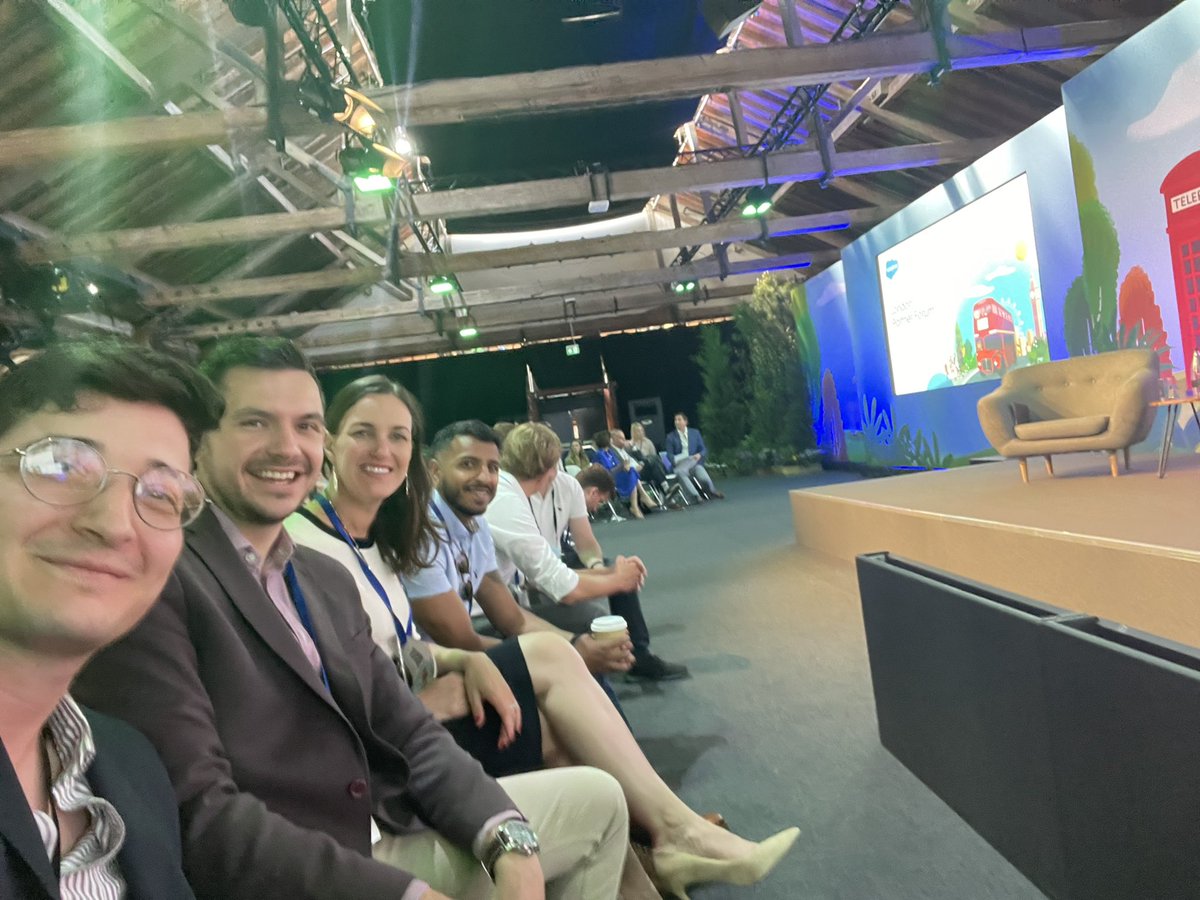 SFMichaelHolt's tweet photo. Front and centre at the #SalesforcePartnerForum keynote with @JulieDJacobson & @suki_b https://t.co/bP42dvSt72