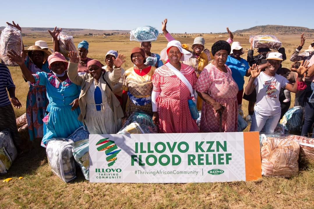 IllovoSugarGrp's tweet photo. A #ThrivingCommuntiy knows the value of restoring dignity to its people. Thanks to an overall Illovo sponsorship, we've purchased &amp; distributed 333 blankets through #Zero2Five to communities devastated by the #KZNFloods in SA. Read about our efforts here:  https://t.co/AgJ2wS0K46 https://t.co/dubo9FbUN3