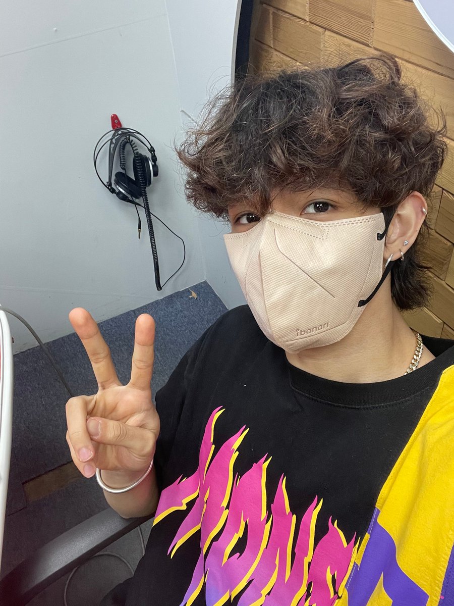 SAMUEL_twt_'s tweet photo. [#사무엘]

잠시 후 8시 아리랑 라디오 <Radio'n Us>에 사무엘이 출연합니다.
오늘 저녁도 본방청취하며 즐겁게 보내요💖

#SAMUEL #RADIONUS https://t.co/mn1JeZ005J
