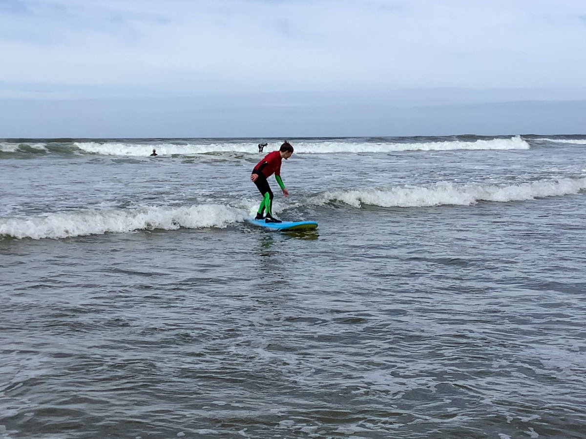 llanrhidianp's tweet photo. Surfs up! 🏄‍♀️Very proud of our ambitious pupils ☀️ not just developing their surf skills but developing their confidence and resilience 🏄‍♂️ @surfschoolwsf #LlanHealth #LlanCom #LlanFun #LlanPryCop https://t.co/PfcHYwgfmY