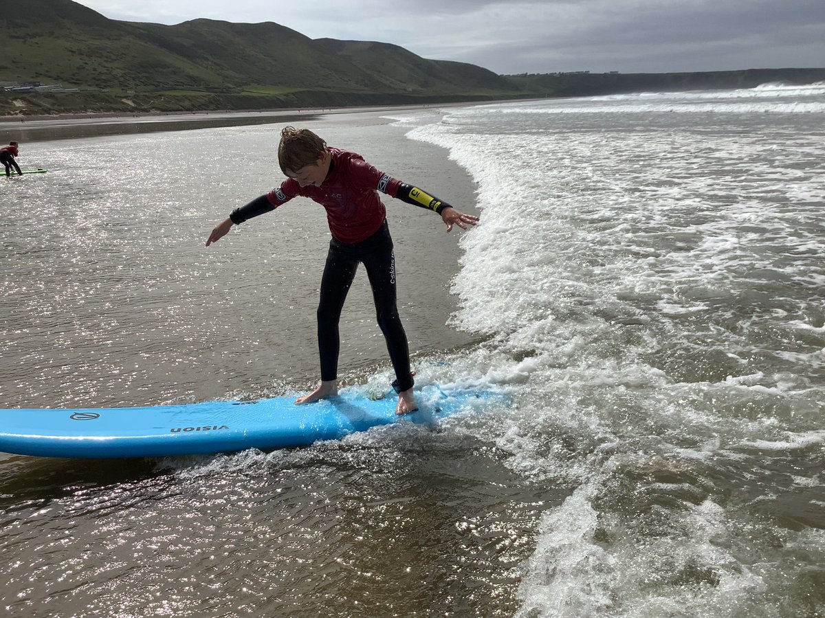 llanrhidianp's tweet photo. Surfs up! 🏄‍♀️Very proud of our ambitious pupils ☀️ not just developing their surf skills but developing their confidence and resilience 🏄‍♂️ @surfschoolwsf #LlanHealth #LlanCom #LlanFun #LlanPryCop https://t.co/PfcHYwgfmY