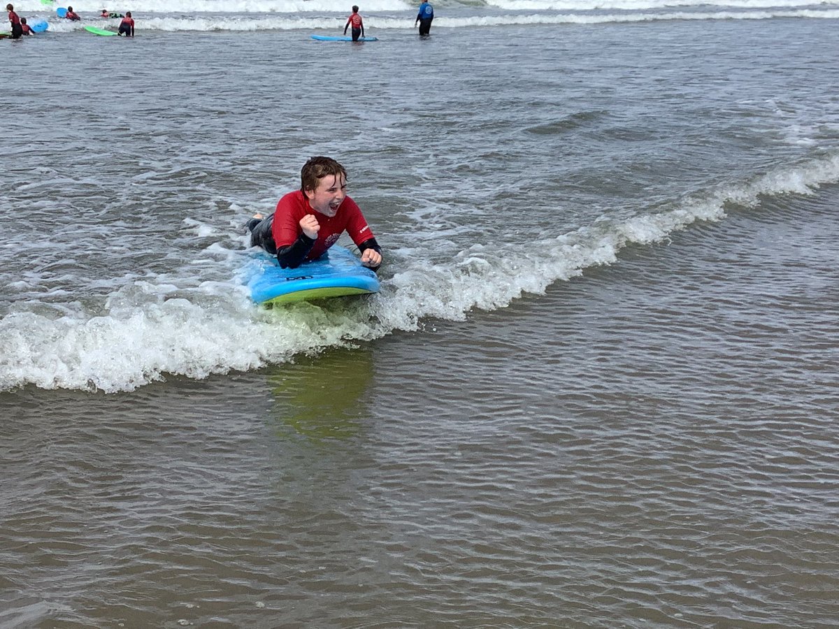 llanrhidianp's tweet photo. Surfs up! 🏄‍♀️Very proud of our ambitious pupils ☀️ not just developing their surf skills but developing their confidence and resilience 🏄‍♂️ @surfschoolwsf #LlanHealth #LlanCom #LlanFun #LlanPryCop https://t.co/PfcHYwgfmY