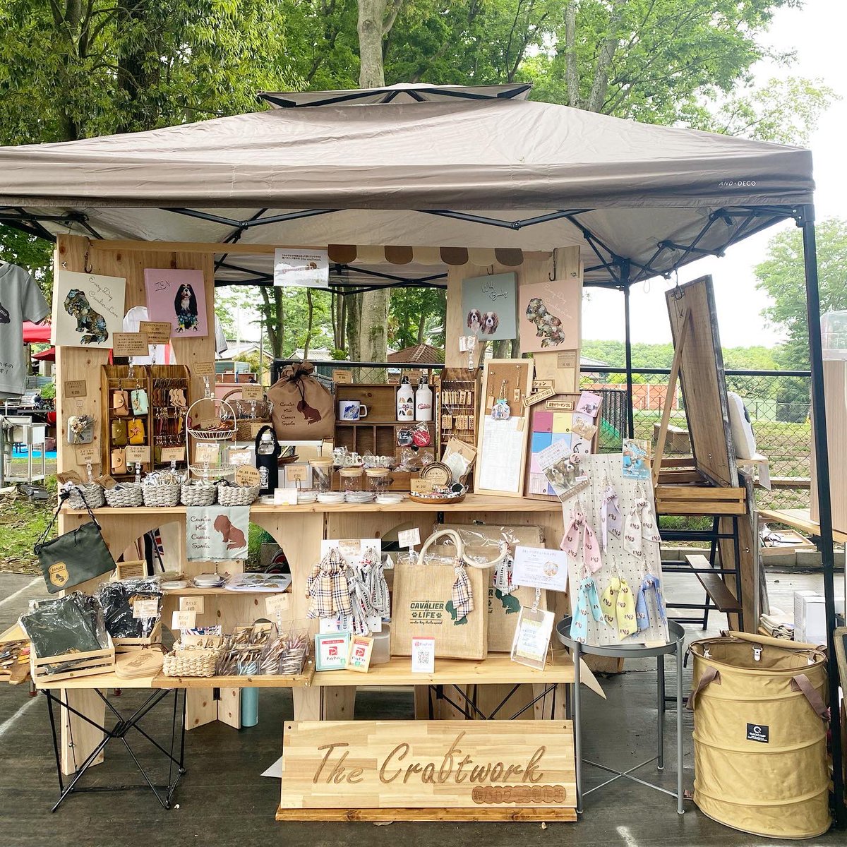 thecraftworktko's tweet photo. バタバタしていて、Twitterまで手が回らずでした😢

先日の日曜日茨城県にある ヒュッゲヴィレッジさんの　#キャバリアDay に出店させて頂きました🐶🇬🇧🐶🇬🇧🐶

沢山のご来店、お買い物、オーダー、ガチャガチャ、ありがとうございました🥰🙏 https://t.co/CSmqMHRh55
