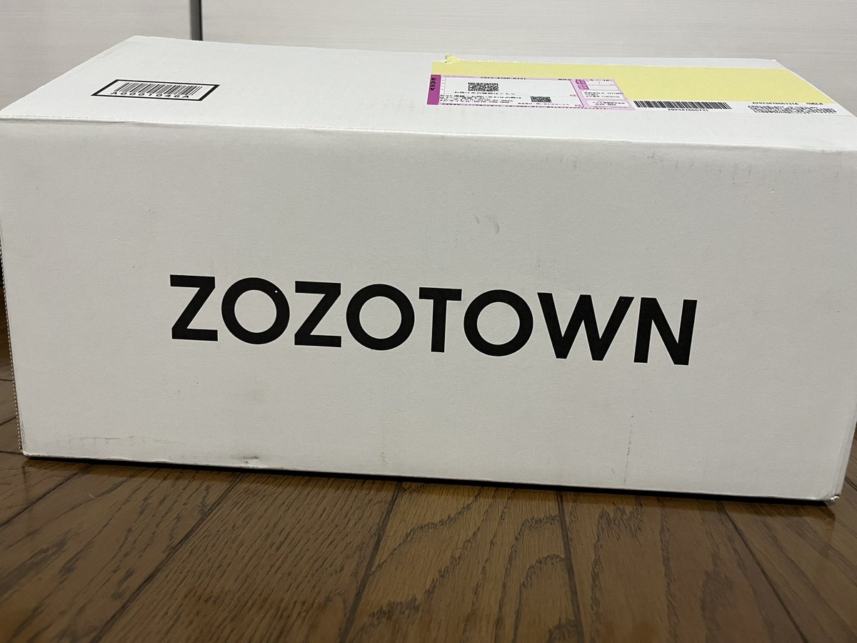 mame128's tweet photo. #ZOZOWEEK箱CP
ZOZOなのに箱白いなぁって思ったら、こんなキャンペーンやってた！
知らなかったけど、うれしいからツイートしてみよっと。 https://t.co/1nDzrwd9Yc