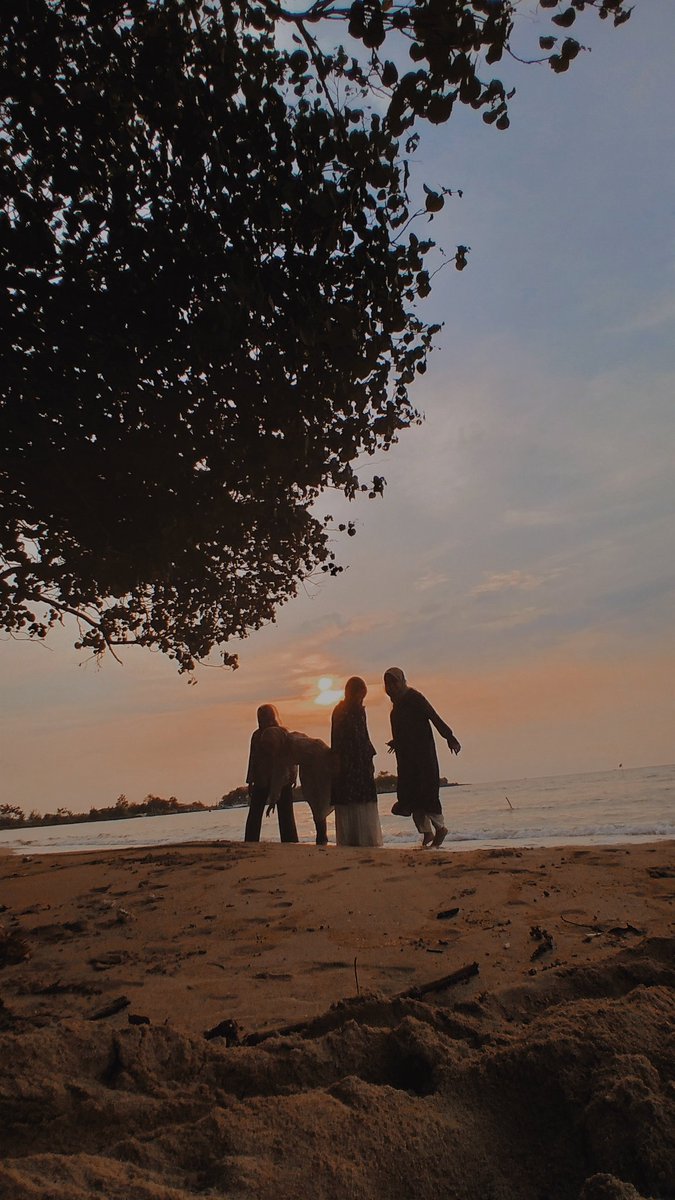 znisak_'s tweet photo. Pasti ada yang jadi si paling susah diajak ketemu, si paling pengen buru² pulang dan si paling nggak sabaran. Iya itu aku 🙃 https://t.co/lN1wR7LuoY