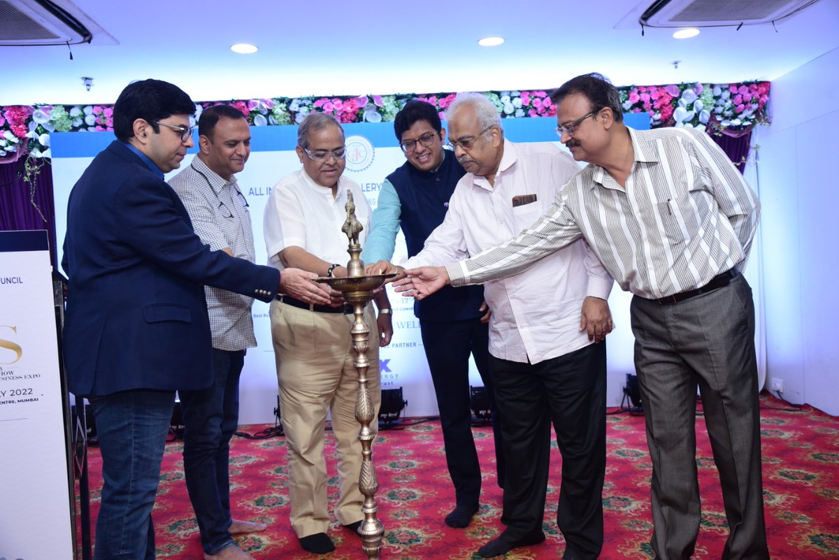 GJCIndia's tweet photo. An interactive #LabhamSeminar held along with #GJSJewellersMeet successfully concluded today at #Dadar. The jewellers participated actively in the discussions and also showed their support towards the upcoming GJS Show.
.
#GJC #GJS2022 #GJSJULY2022 #HumaraApnaShow https://t.co/j1fdorNzW6