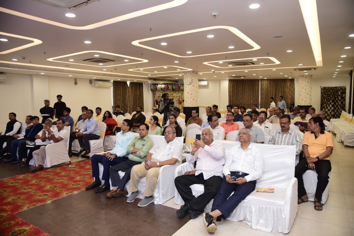 GJCIndia's tweet photo. An interactive #LabhamSeminar held along with #GJSJewellersMeet successfully concluded today at #Dadar. The jewellers participated actively in the discussions and also showed their support towards the upcoming GJS Show.
.
#GJC #GJS2022 #GJSJULY2022 #HumaraApnaShow https://t.co/j1fdorNzW6