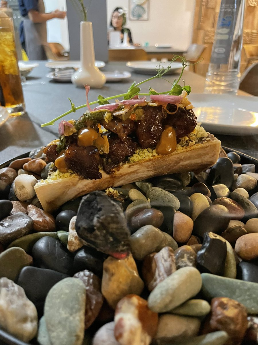 aan__'s tweet photo. Mil’s Kitchen, Jogja. Deket ringroad jakal.
Tiap ke sini mesen apa aja ga pernah gagal, staffnya juga super ramah dan ngejelasin semuanya detil. A must visit, tapi usahakan reservasi dulu soalnya kalo dtg on the spot nyari meja sulit.

Personal fave: wagyu cheek bone marrow 🤍 https://t.co/RhwL6SFRxC
