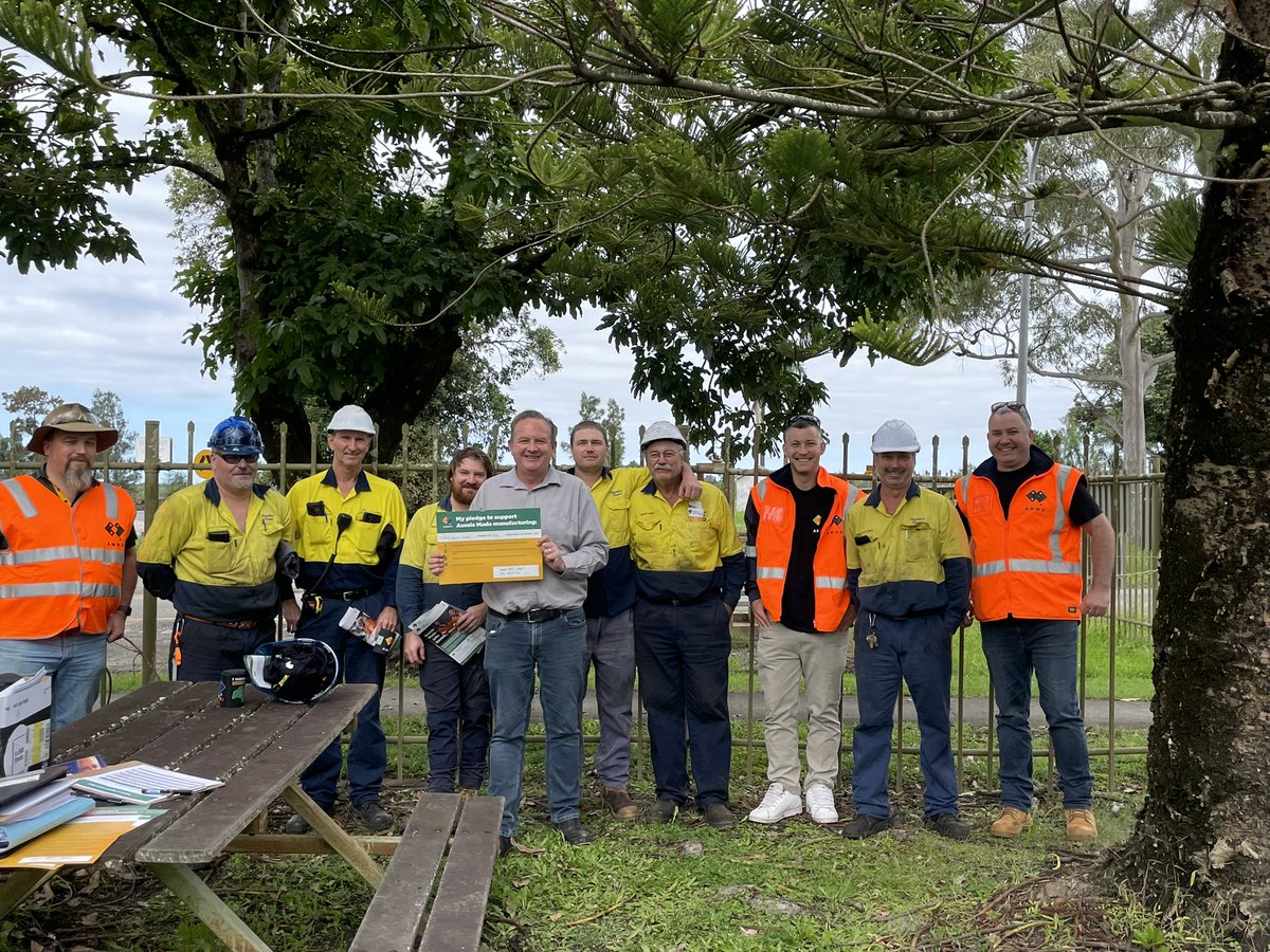 Great to meet with workers at the Harwood Sugar Mill today and sign the AMWU pledge supporting Australian Made Manufacturing.