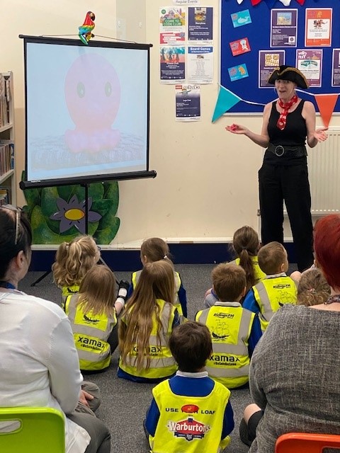 WFlibraries's tweet photo. Fantastic sessions with Suzy Senior here at #NormantonLibrary @MyWakefield today. Thanks to Martin Frobisher School for bringing the children for a visit #libraries #ChildrensBooks #octopants https://t.co/JDgHkWQGa8