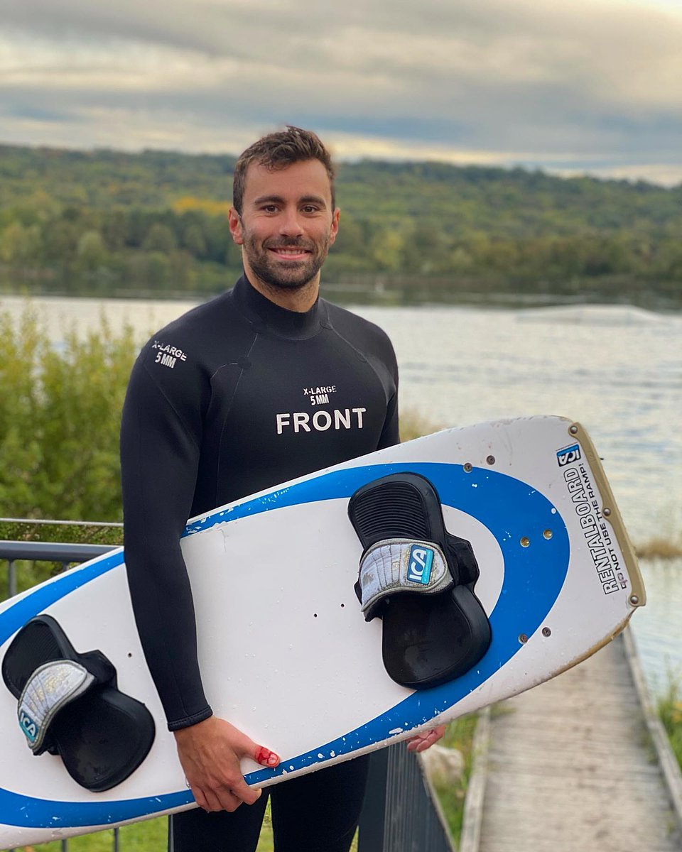 I went to a cable park and tried wake boarding for the first time 😅 check out my thumb to see how it went, it was fun anyway!!