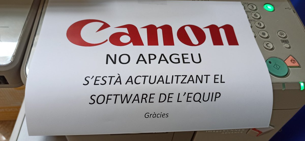 caudelguille's tweet photo. Segur que el corrector ortogràfic també s'actualitzarà #atotcolor https://t.co/SnUTE5j1vo