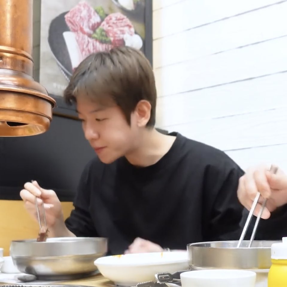 oshcuddles's tweet photo. this baekhyun look 😌 https://t.co/zE6h0USK5d