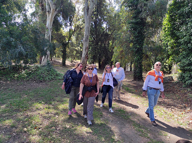 mostraoltremare's tweet photo. Grande interesse per la visita guidate alla Mostra a cura dell’ Associazione Guide Turistiche Campania, nell’ambito del #MaggiodeiMonumenti promosso dal @ComuneNapoli.
@mariacaputo @MinopoliRemo
#archeologia #archeology #heritage #Puteoli #Neapolis
https://t.co/zHnpNT2YzN https://t.co/mP79sjHpKn