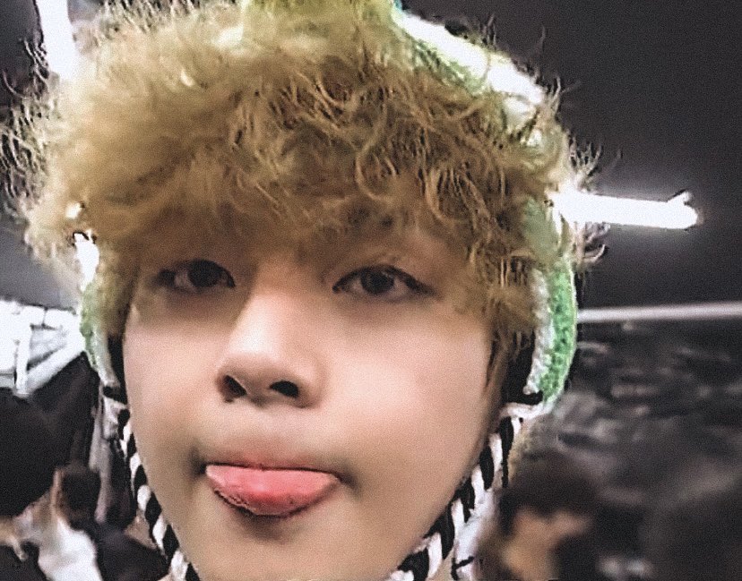 taeteland's tweet photo. TAEHYUNG IS SO CUTE https://t.co/jbTJoVoXLz