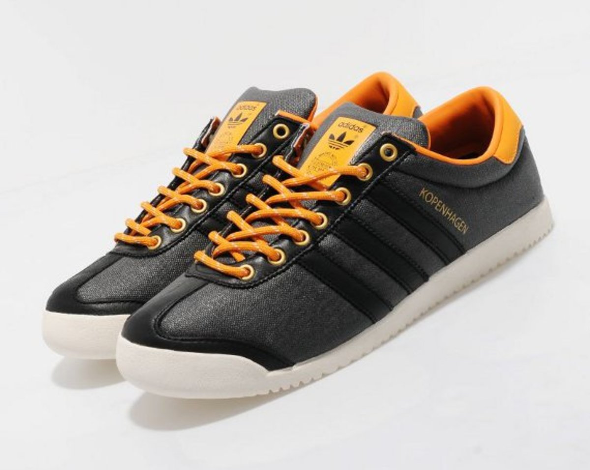 adiFamily_'s tweet photo. Deadstock Pair of the Day

adidas Kopenhagen 'Winter'

Waxed fabrics used on these @sizeofficial exclusive, did 2 c/w's and both are lovely. Here is the black, launched on 11th November 2011 with a RRP of £69

Show Love
Drop Knowledge

#adiFamily #DPotD #3stripes2soles1love https://t.co/24cPwhJbBX